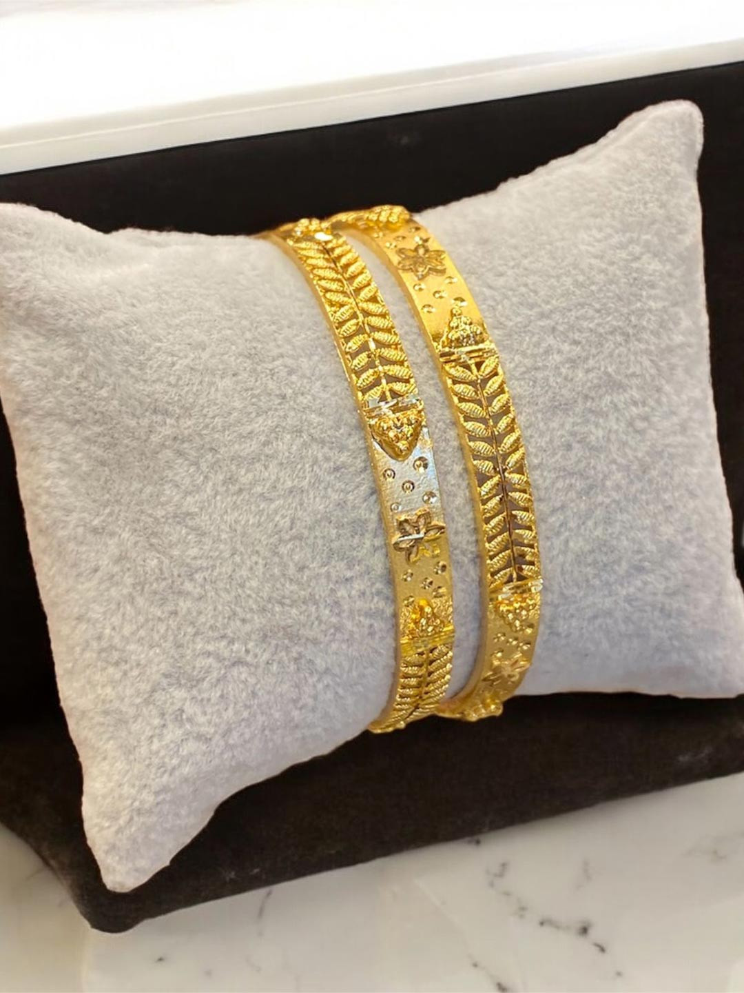 FAA FASHION Women Set of 2 Gold Plated Festive and Party Wear Bangle