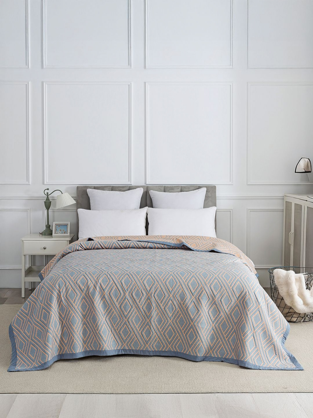 URBAN DREAM Peach-Coloured & Grey Printed Cotton Geometric Wave Double Queen Bed Cover