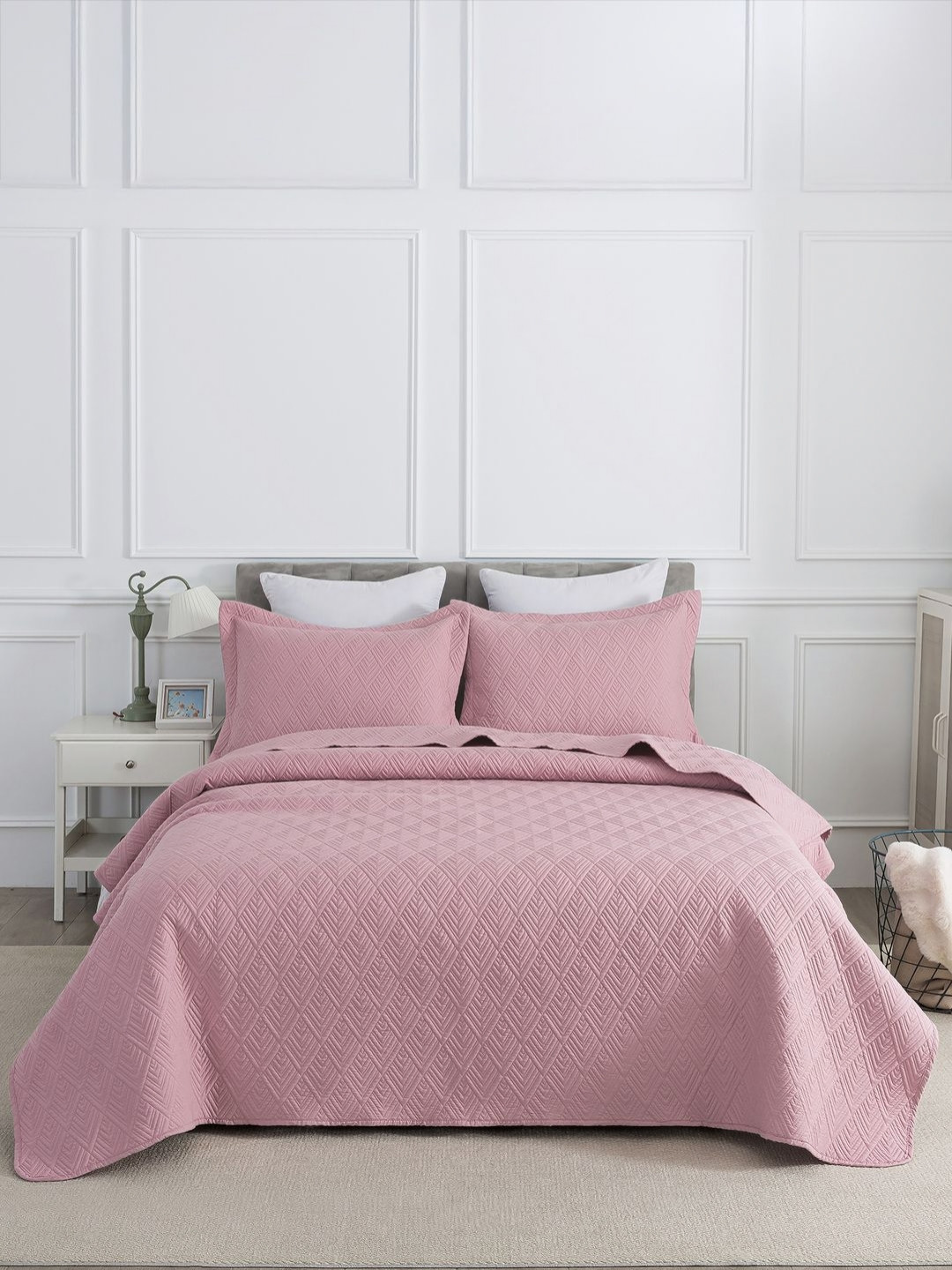 URBAN DREAM Pink 3 Pieces Cotton Geometric Chevron Quilted Double Queen Bed Covers