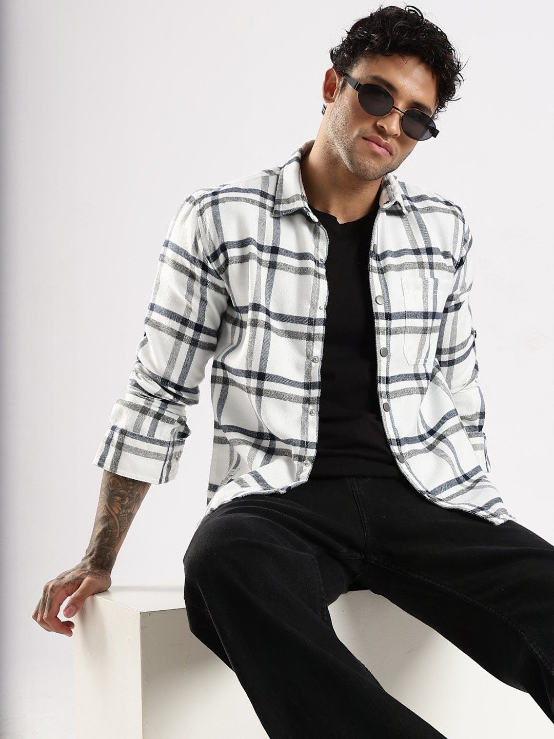 COOL COLORS Men White Checked Cotton  Casual Shirts