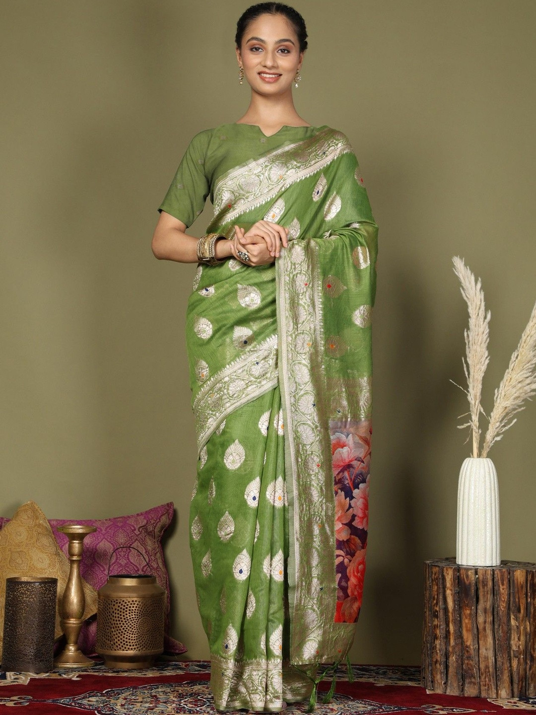 DIVASTRI Green Linen Blend Woven Design Sarees