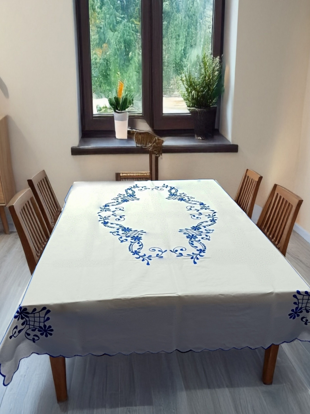 Arsha Chikannkari Pure Cotton Embroidered 4-Seater Dining Table Cover