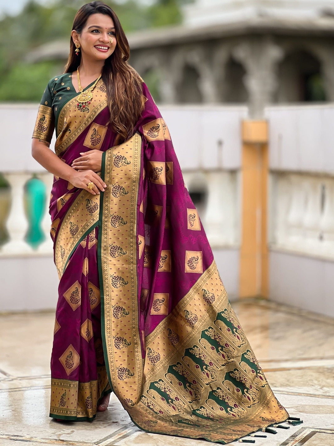 DIVASTRI Purple Woven Design Art Silk Banarasi Sarees