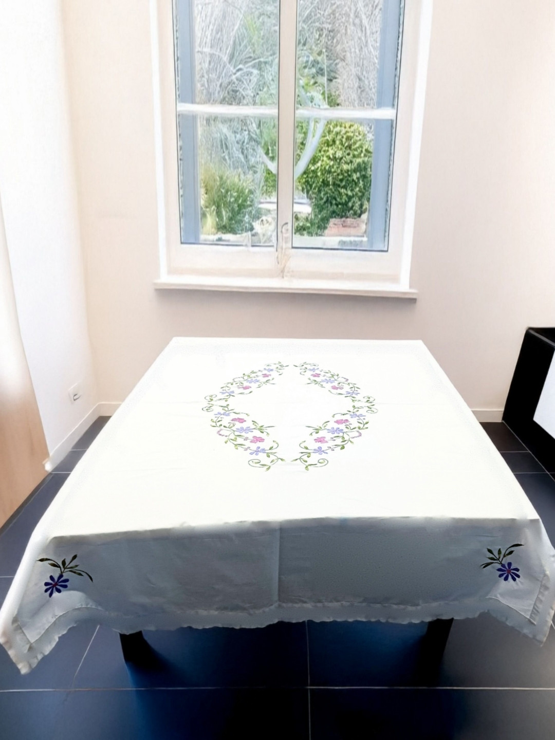 Arsha Chikannkari White Floral Embroidered Pure Cotton 4-Seater Table Cover