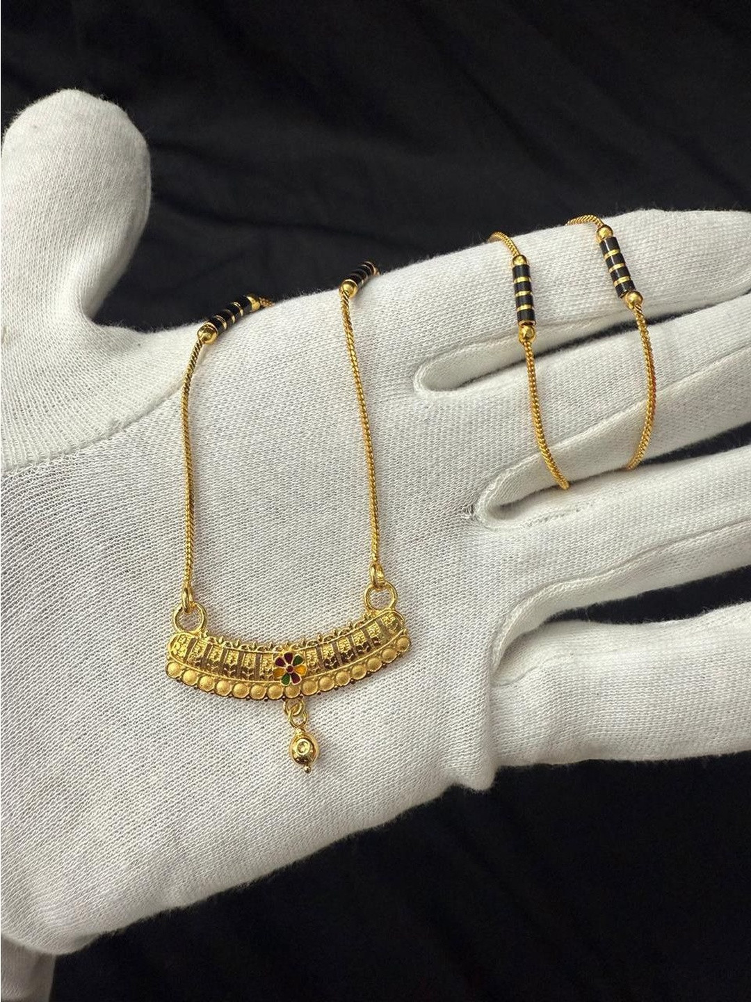 Anshenterpris Women Gold-Plated Stone Studded & Black Beaded Mangalsutra