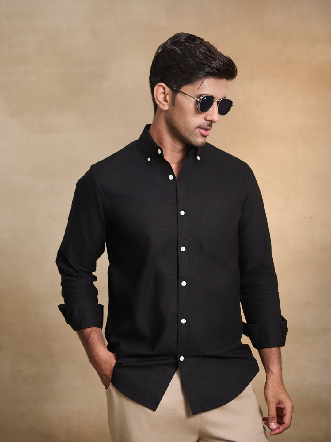 Uncluttered Closet Men Standard Fit Solid Button-Down Collar Cotton Casual Shirt