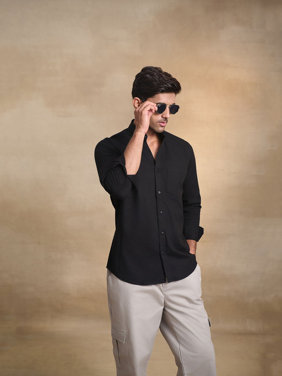 Uncluttered Closet Men Standard Slim Fit Solid Button-Down Collar Casual Shirt