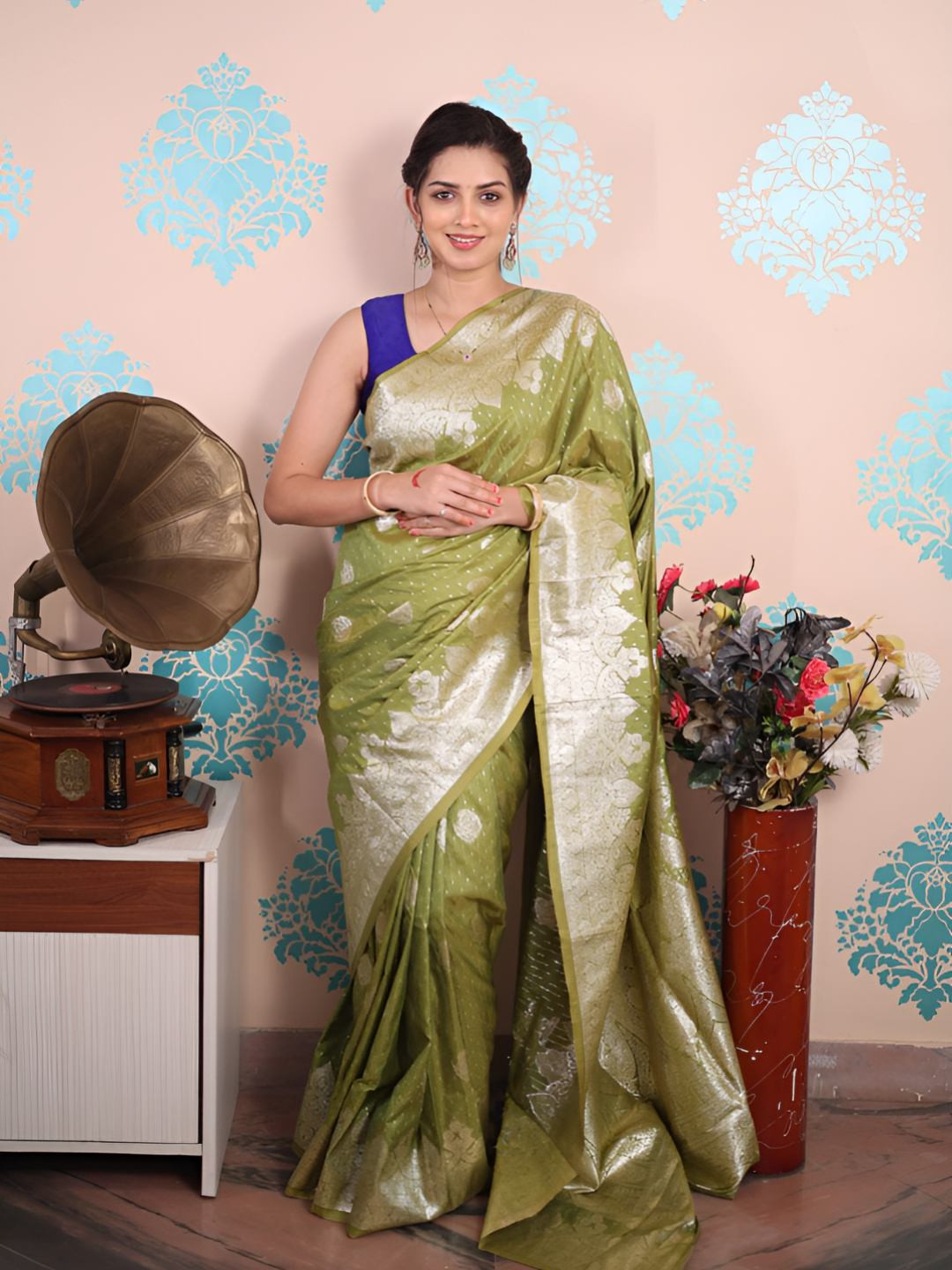 Royal Rajgharana Saree Green Woven Design Zari Art Silk Paithani Saree