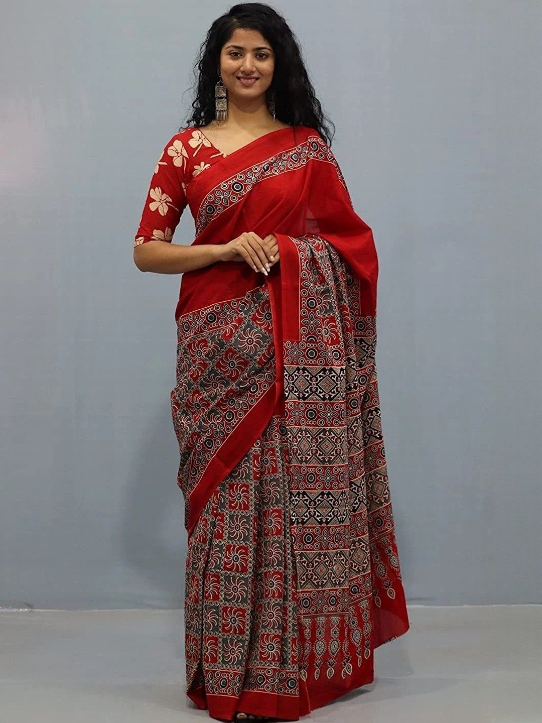 Lovwear Women Red Sarees