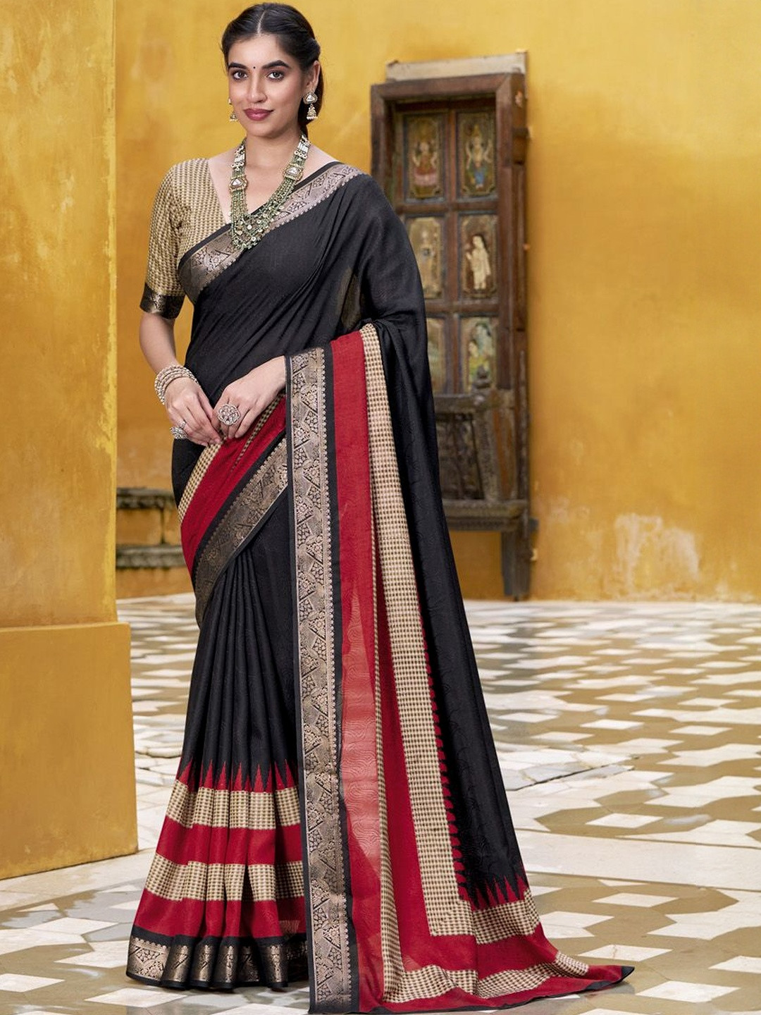 LOOKNBOOK ART Women Black Sarees