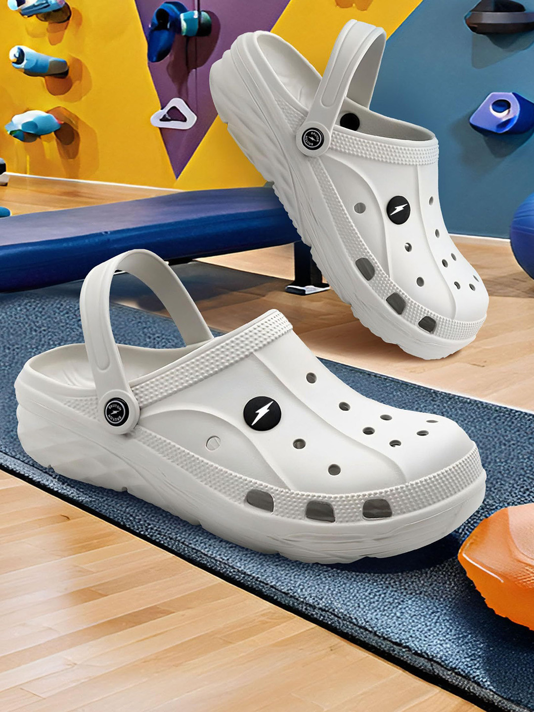 Bruton Men Slip-On Round Toe Clogs