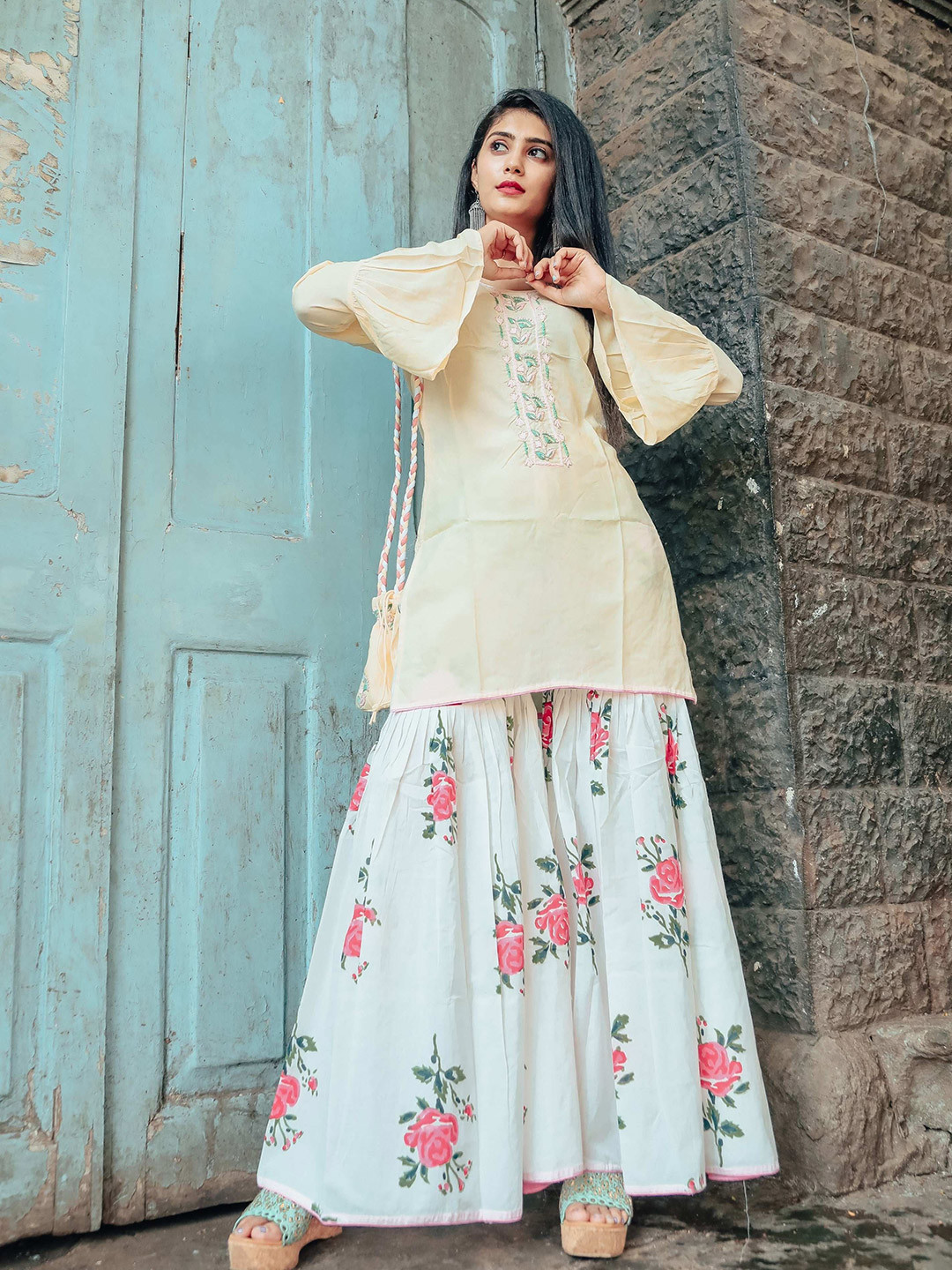 Thread & Button Women Floral Embroidered Thread Work Kurta with Palazzos With Potli