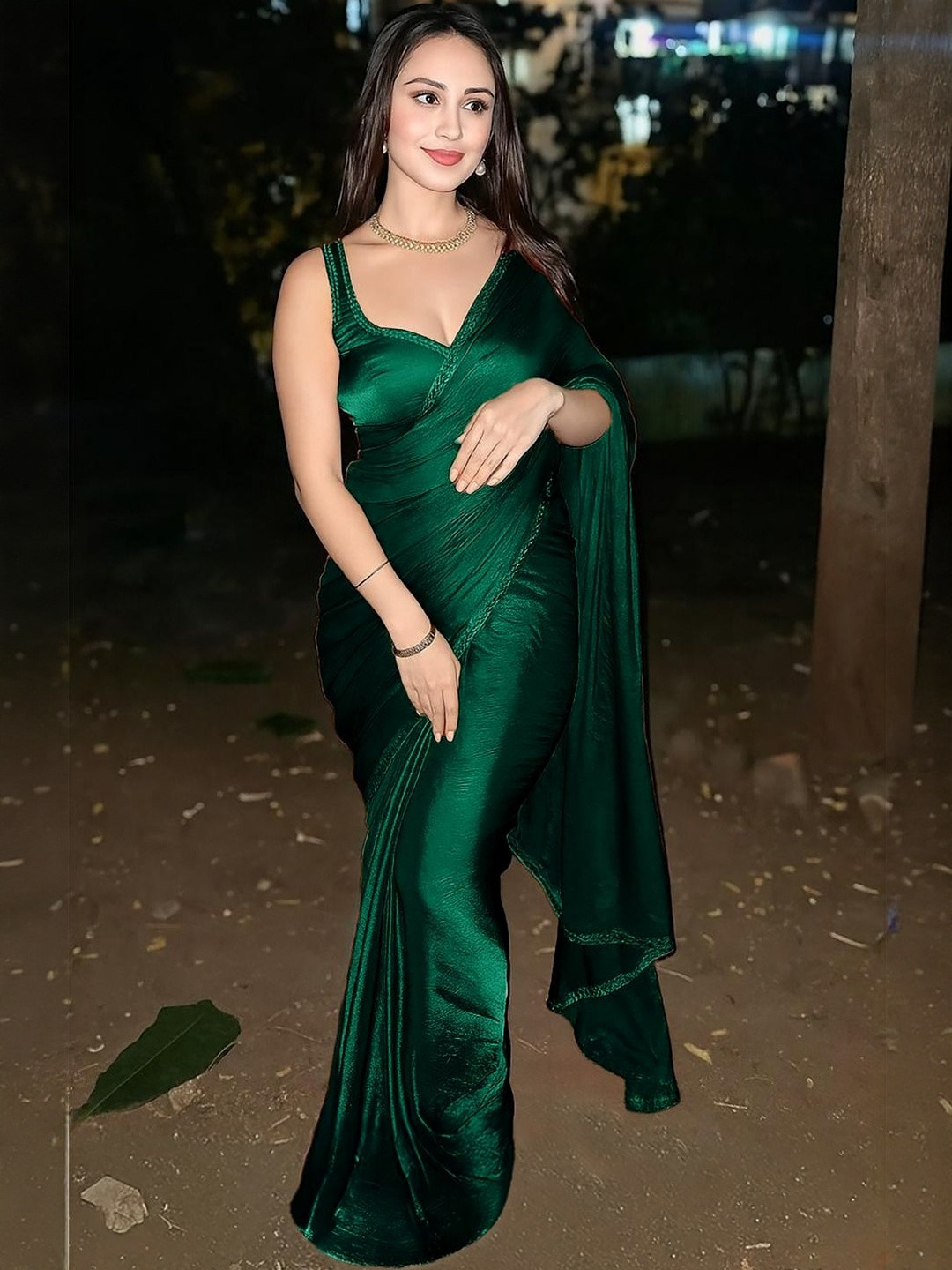 KAYOMMI Embroidered Organza Saree