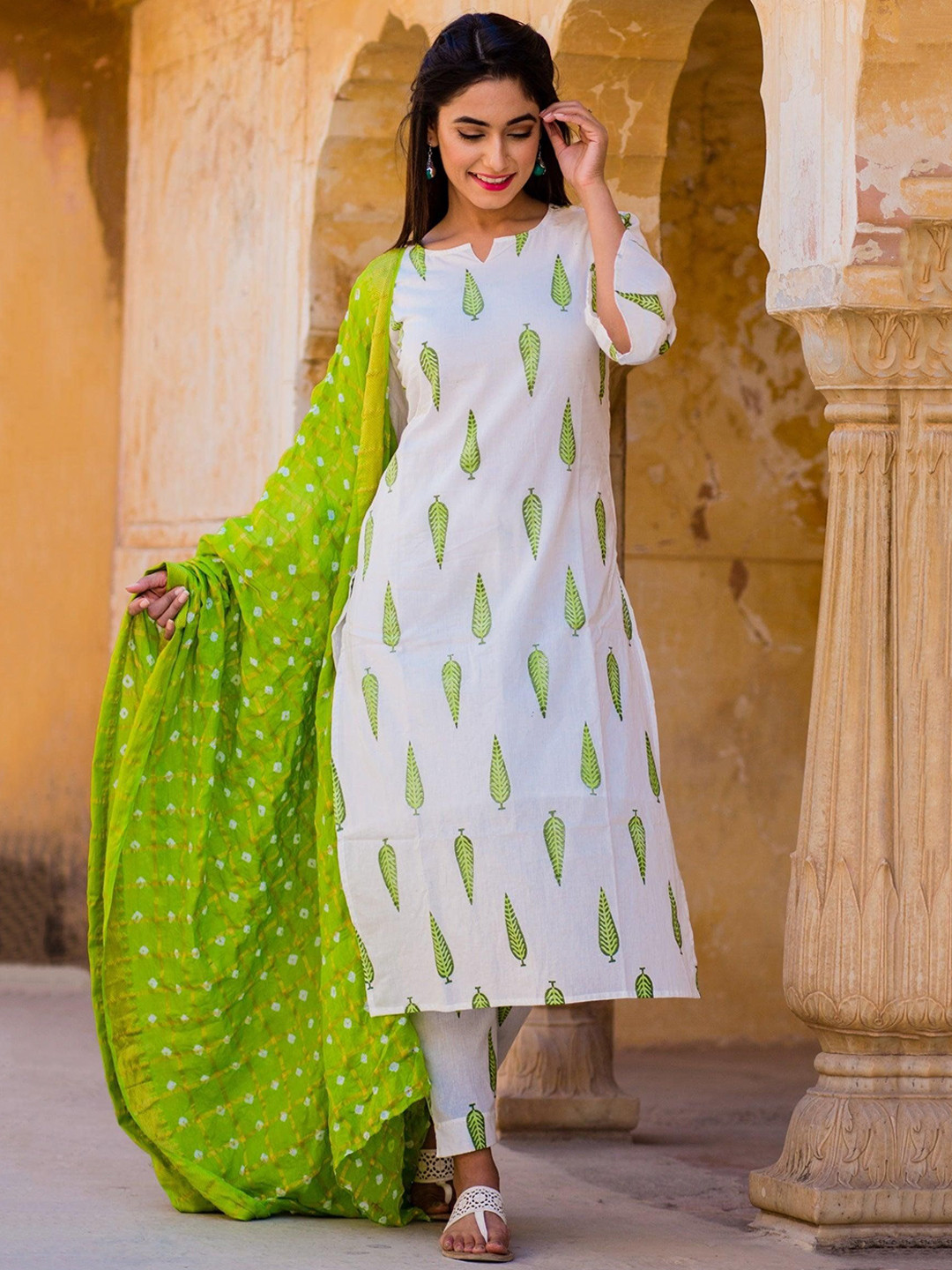 Thread & Button Women Ethnic leaf  Printed Pure Cotton Kurta with Trousers & Dupatta