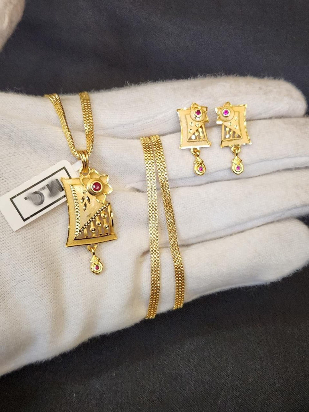 Anshenterpris Women Brass Golden Gold Pleated Jewellery set