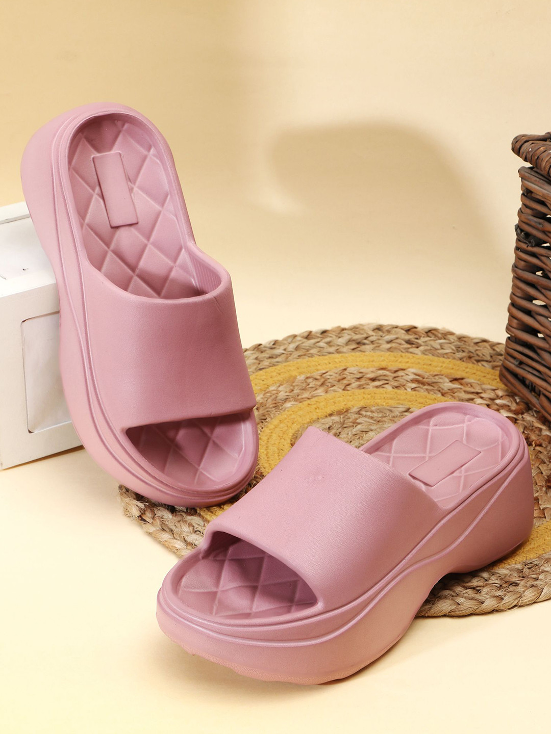 glitchez Women Anti Skid Sole, Flexible,Cushioned Sole, Chunky Sliders