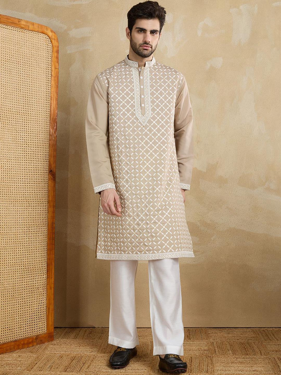 House of Pataudi Men Geometric Embroidered Mandarin Collar Sequinned Kurta & Trousers