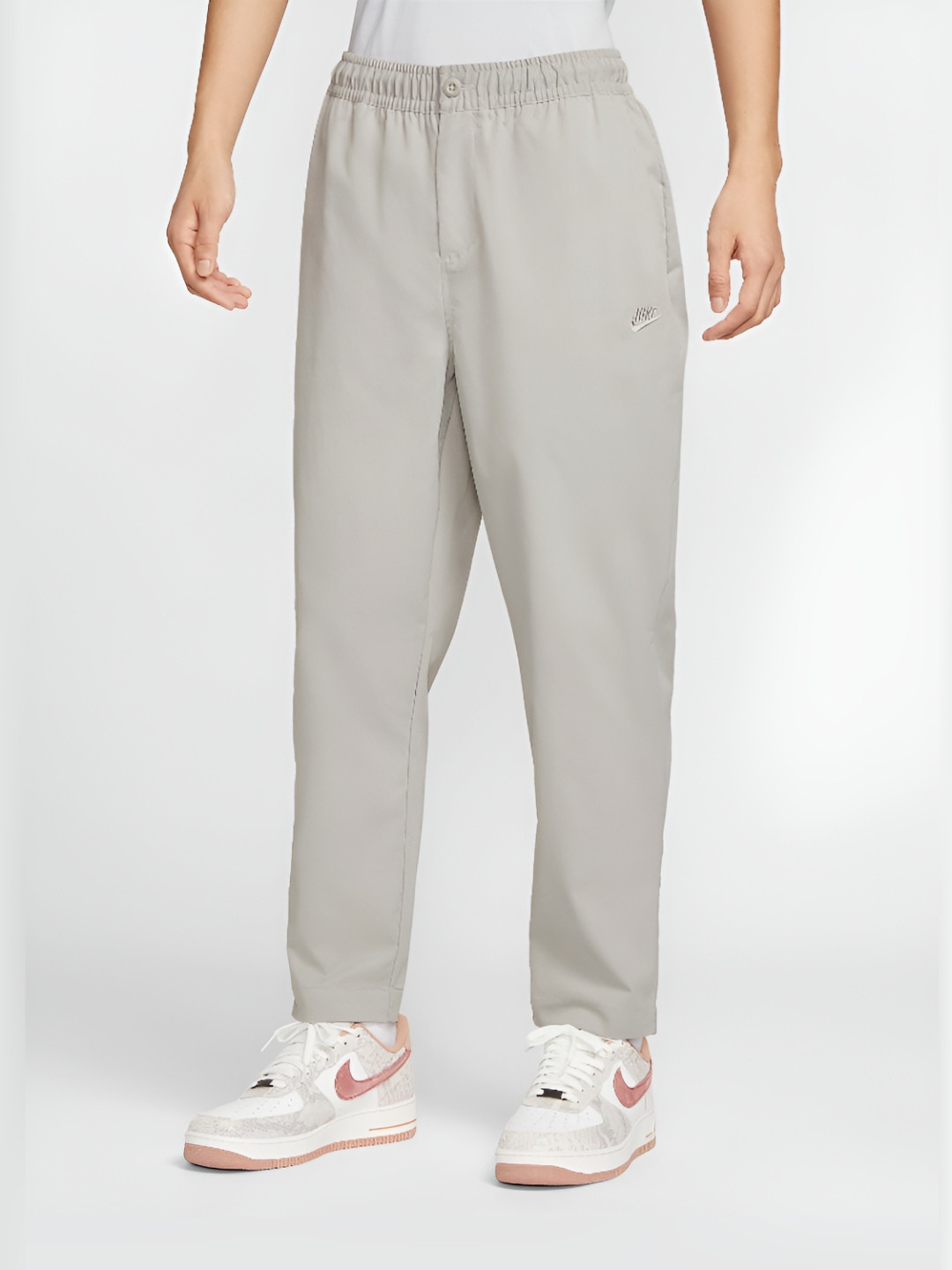 Nike Club Men's Woven Tapered Trackpants