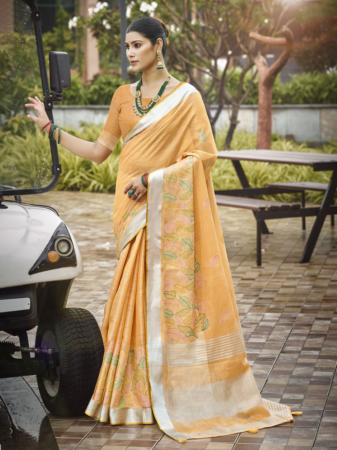 SANGAM PRINTS Women's Woven Design Zari bordered Celebrity Saree