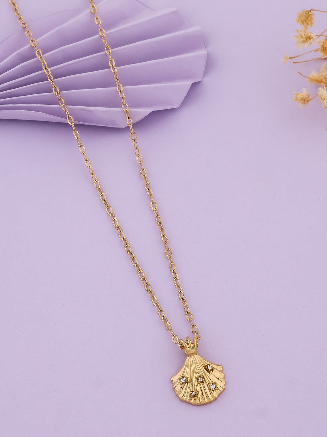 QUERALT Brass Gold-Toned Artificial Seashell Pendant Necklace