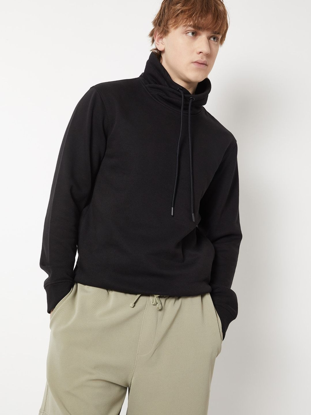 max Turtle Neck Sweatshirt