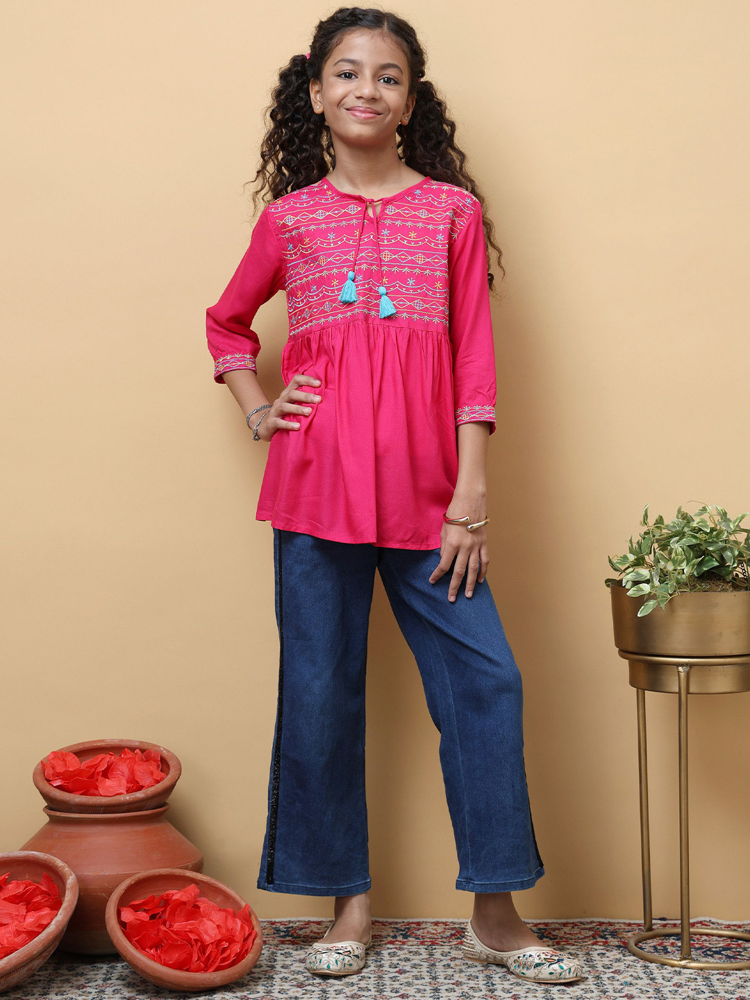 Ishti Designer Girls Geomatric Embroidered Top