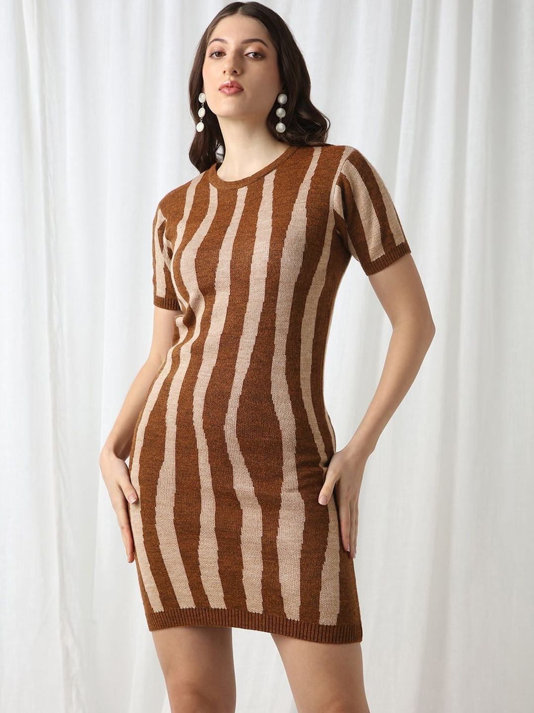 Globus Abstract Ribbed Hem Round Neck Short Sleeves Mini Bodycon Dress