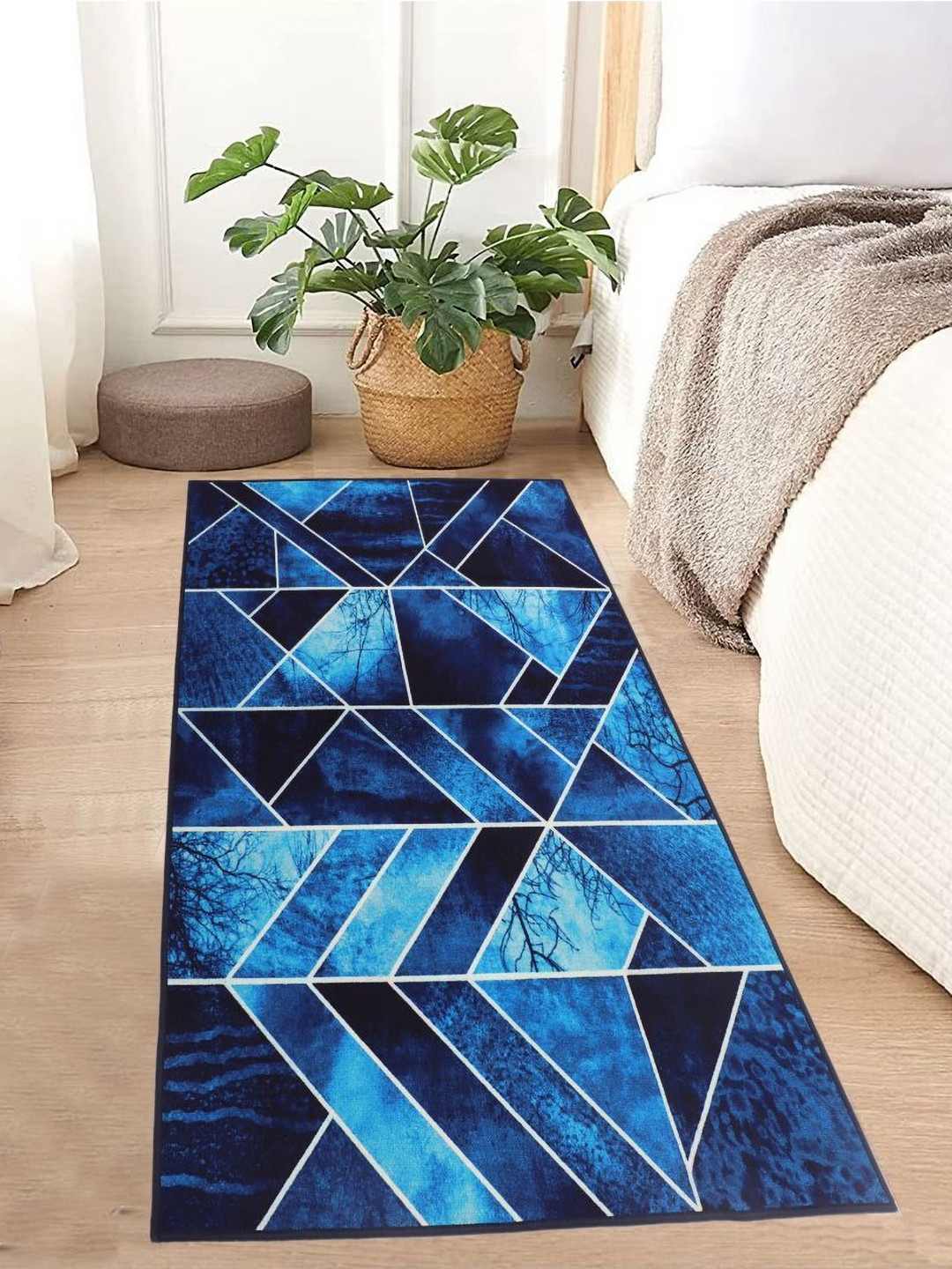 MODEFE Navy-Blue & White Geometric Printed Anti-Skid Loop Pile Floor Runner