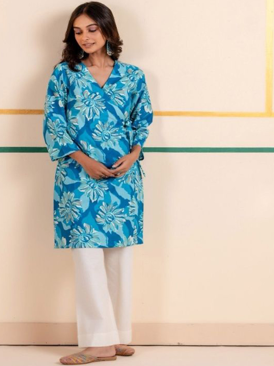 VANCHA Floral Printed V-Neck Straight Women's Kurta