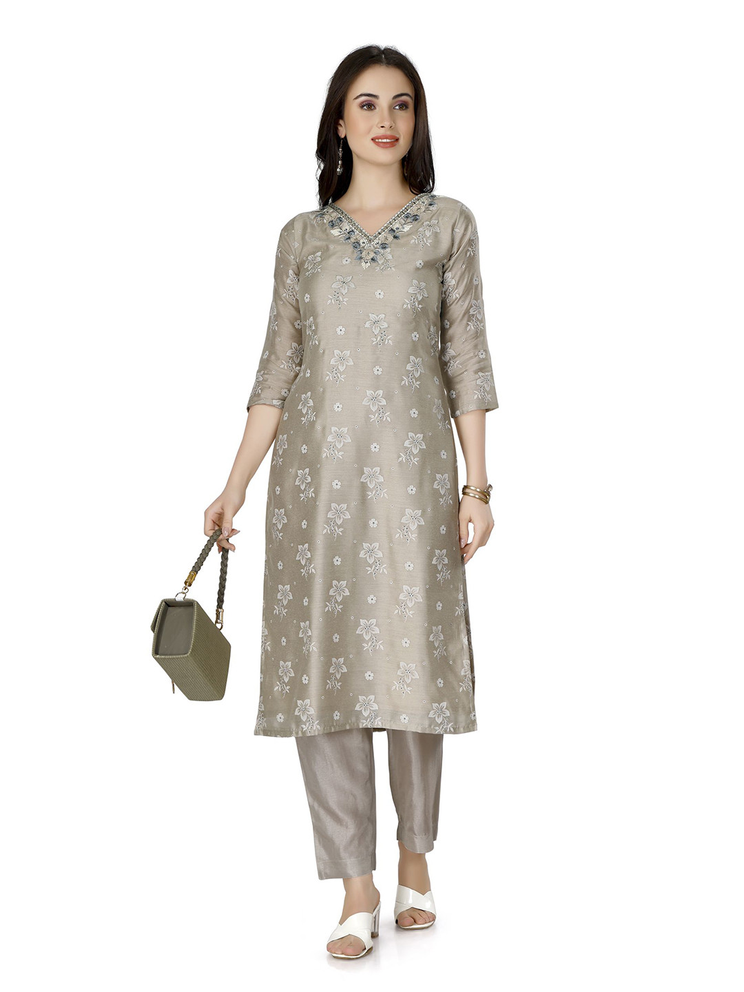 IRIS Women Floral Embroidered Daily Straight Kurta