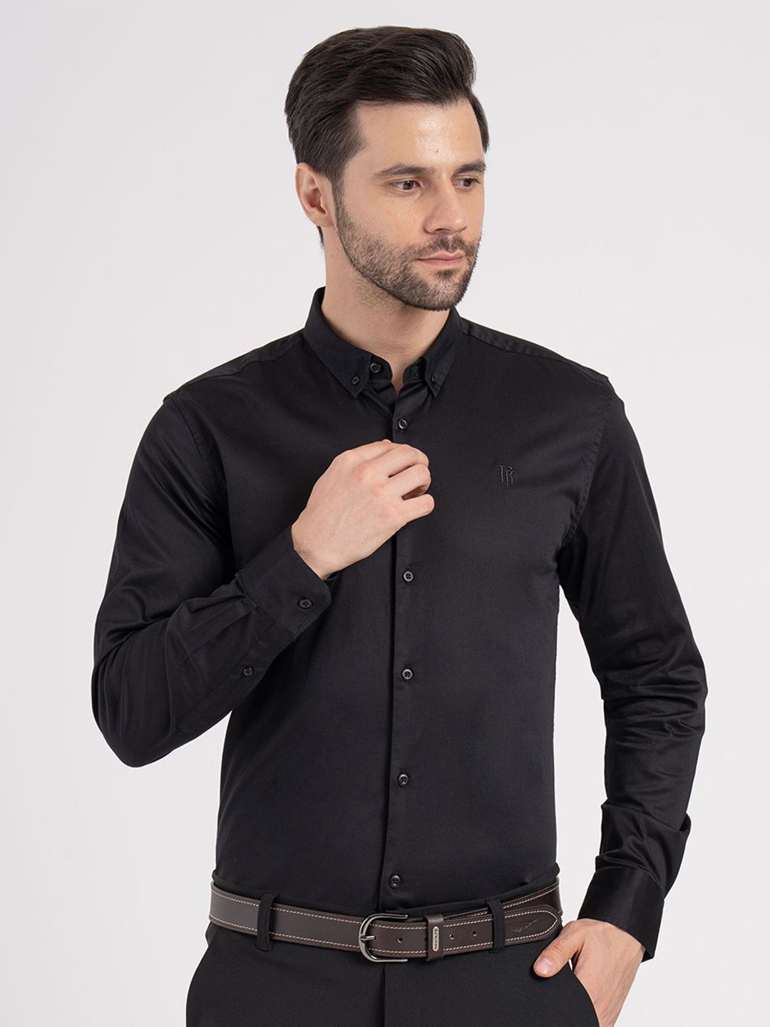 Red Tape Comfort Men Loose Fit Solid Button-Down Collar Casual Shirt