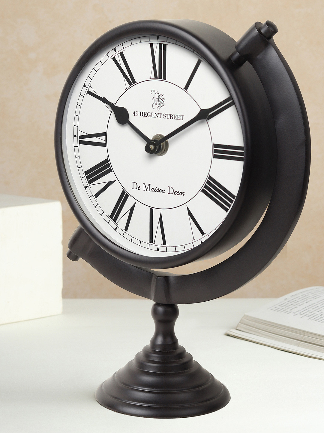 Decor de Maison Veloria Black & White Round Shaped Table Clock