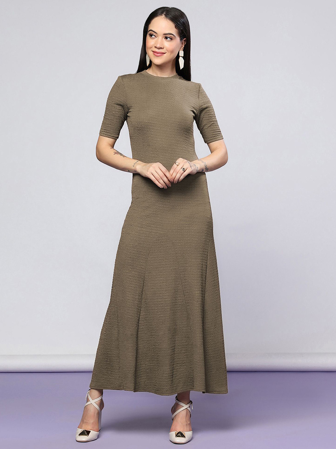 Selvia Edge Textured Round Neck Maxi Dress