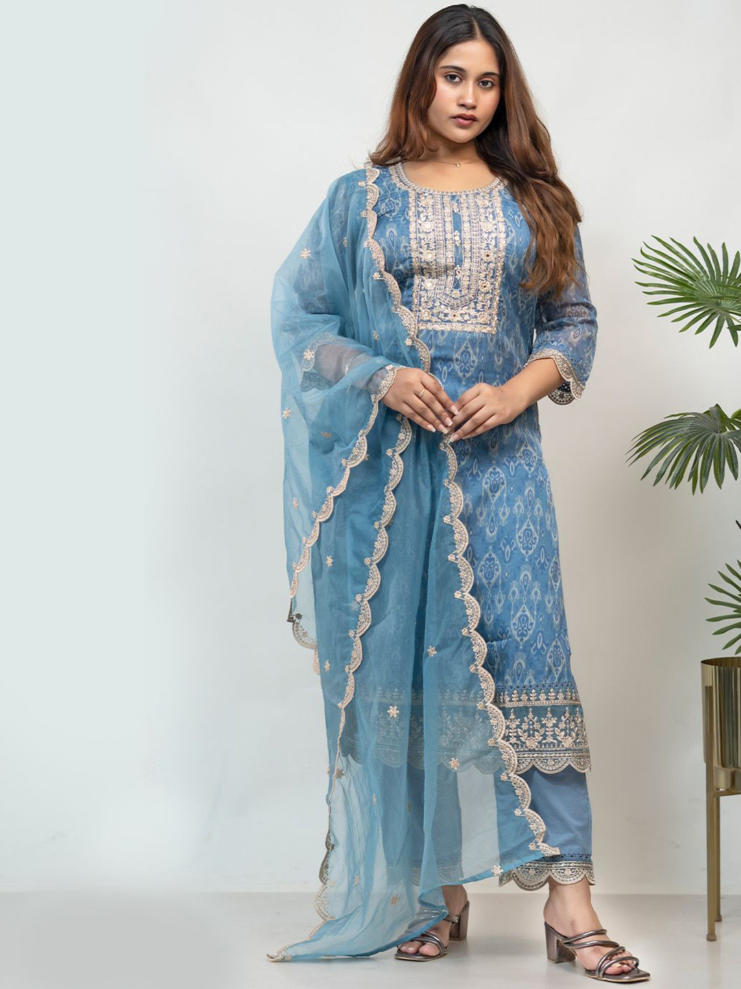M MARCHLABEL Women Embroidered Thread Work Cotton Kurta with Trousers & With Dupatta