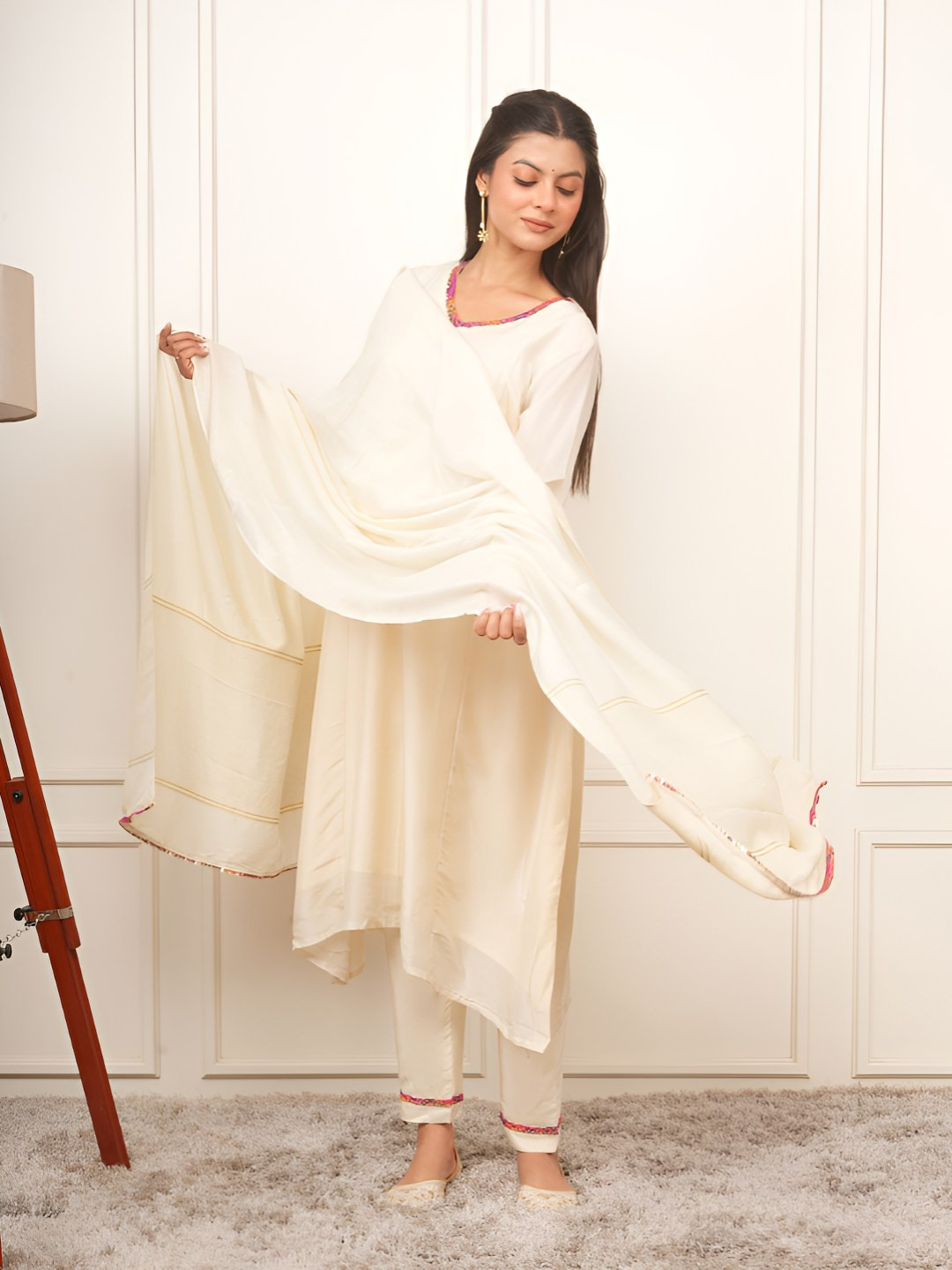 EESHA GUPTA Women Thread Work Kurta with Trousers & Dupatta