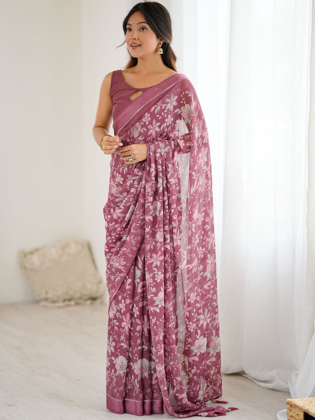 HERE&NOW Women Purple Satin Saree With Blouse Piece