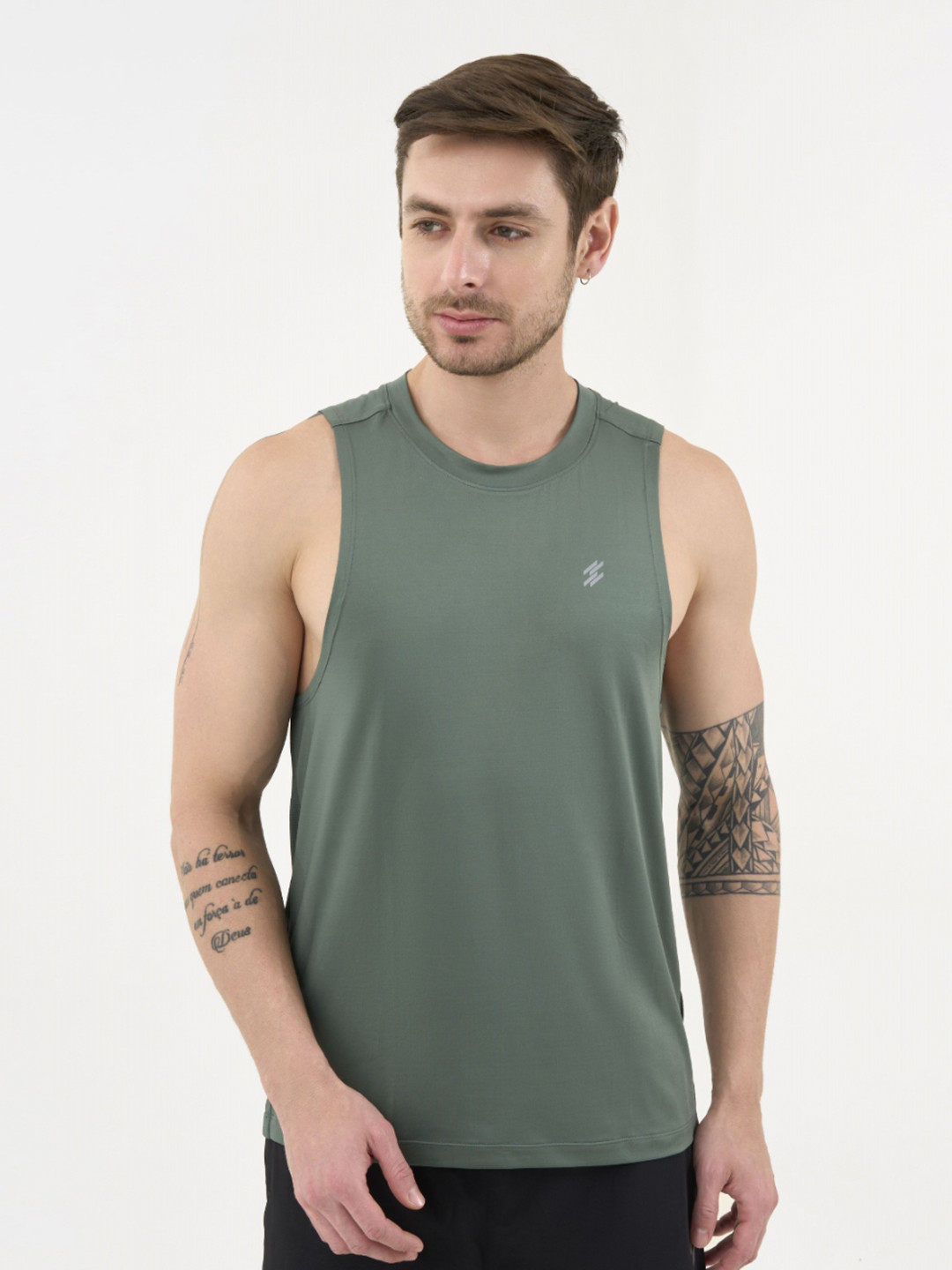 DCYPHR Men Solid Round Neck T-shirt