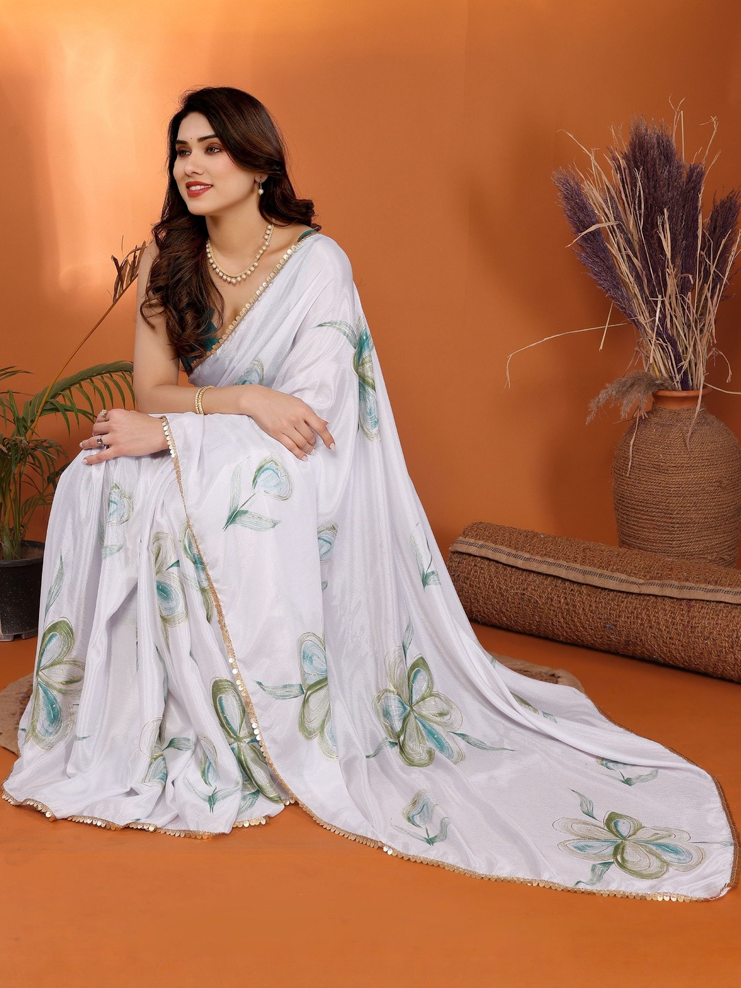HERE&NOW Women Green & White Floral Chinon Chiffon Saree With Foil Work