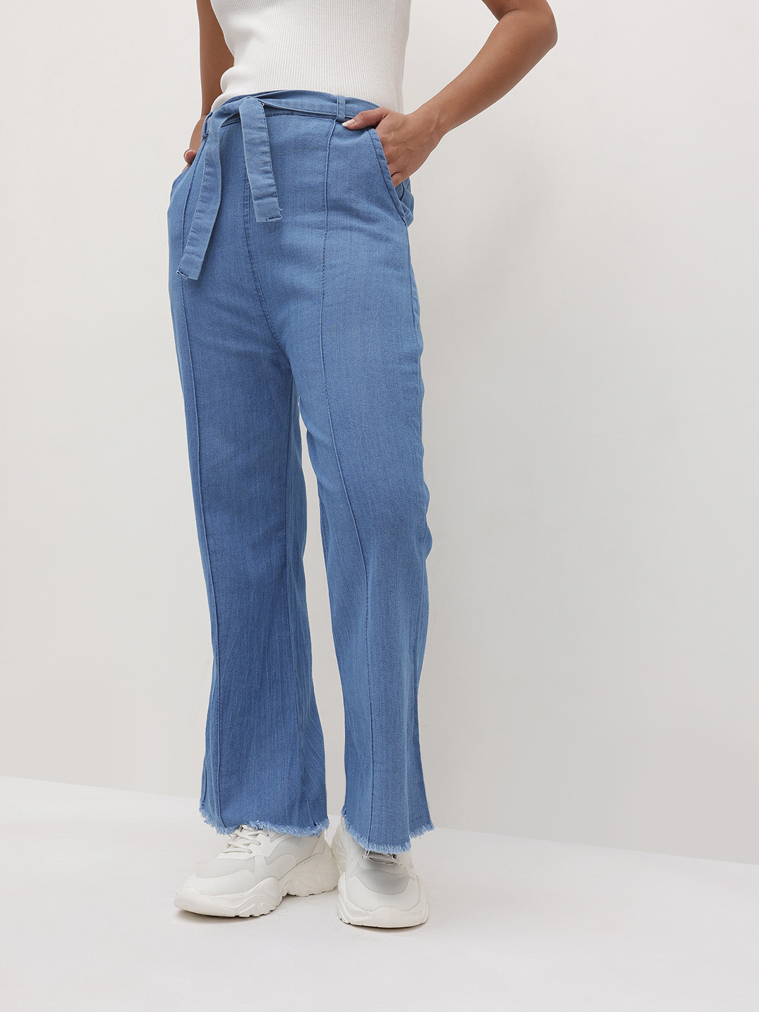 The Roadster Life Co. Women Mid-Rise Cropped Relaxed Fit Jeans with Frayed Edges