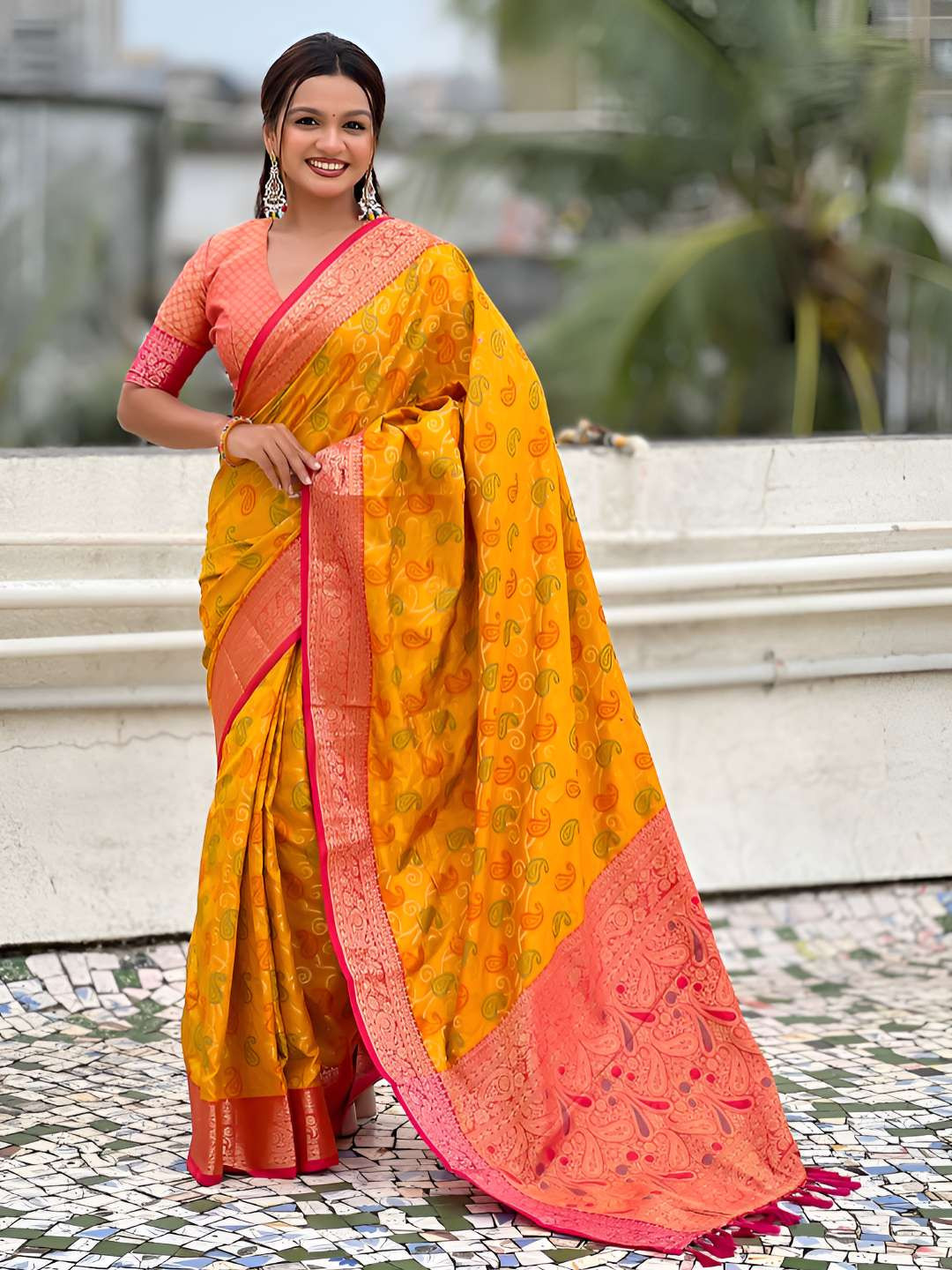 Nayanthara Trends Women's Patola Silk Saree With Unstitched Blouse Piece