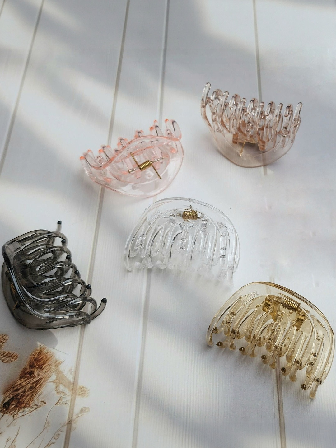 DIVASTRI Set of 5 Tranparent Colors Claw Clips