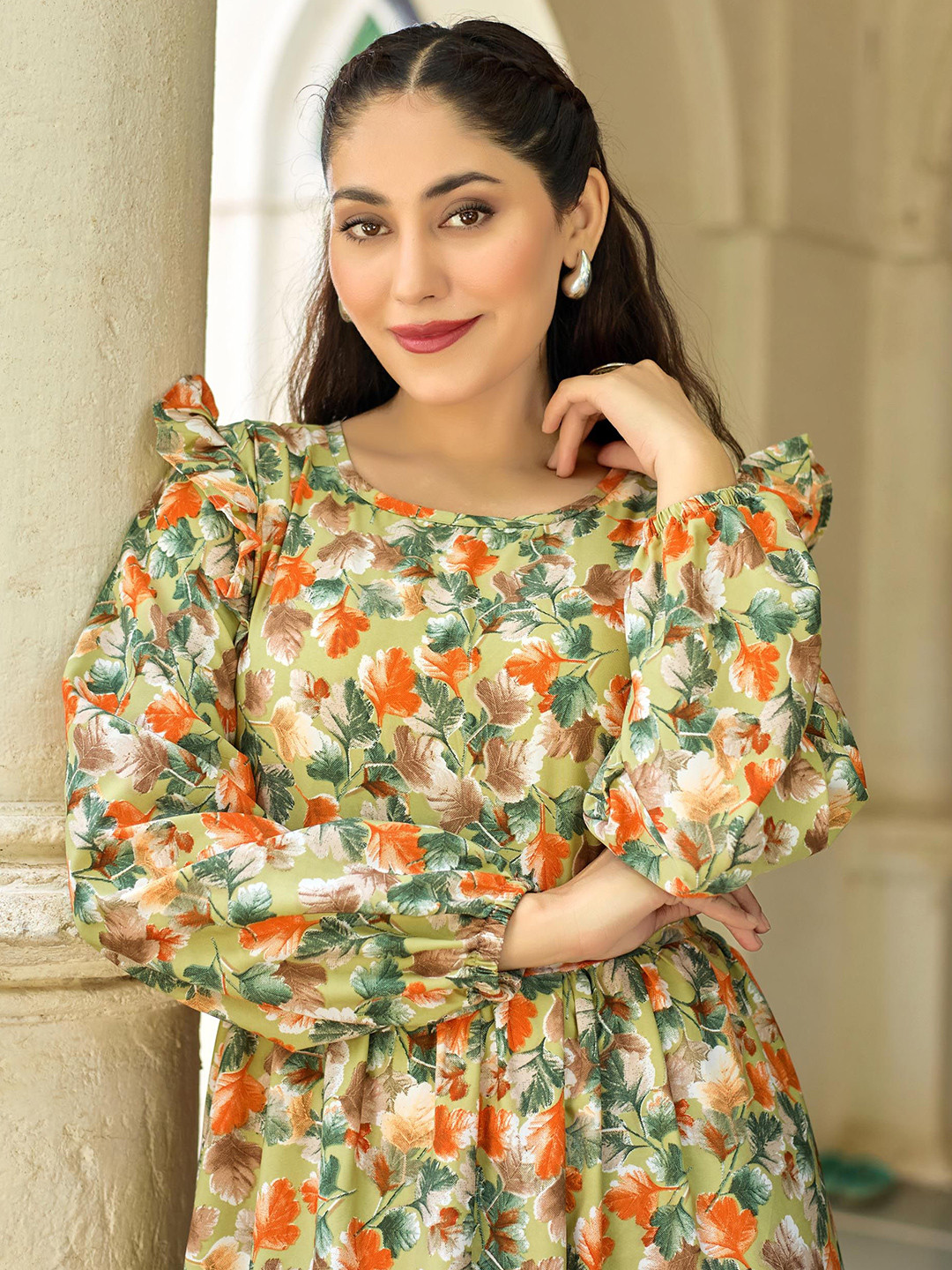 SARINKU Floral Printed Round Neck Crepe Fit & Flare Maxi Dress