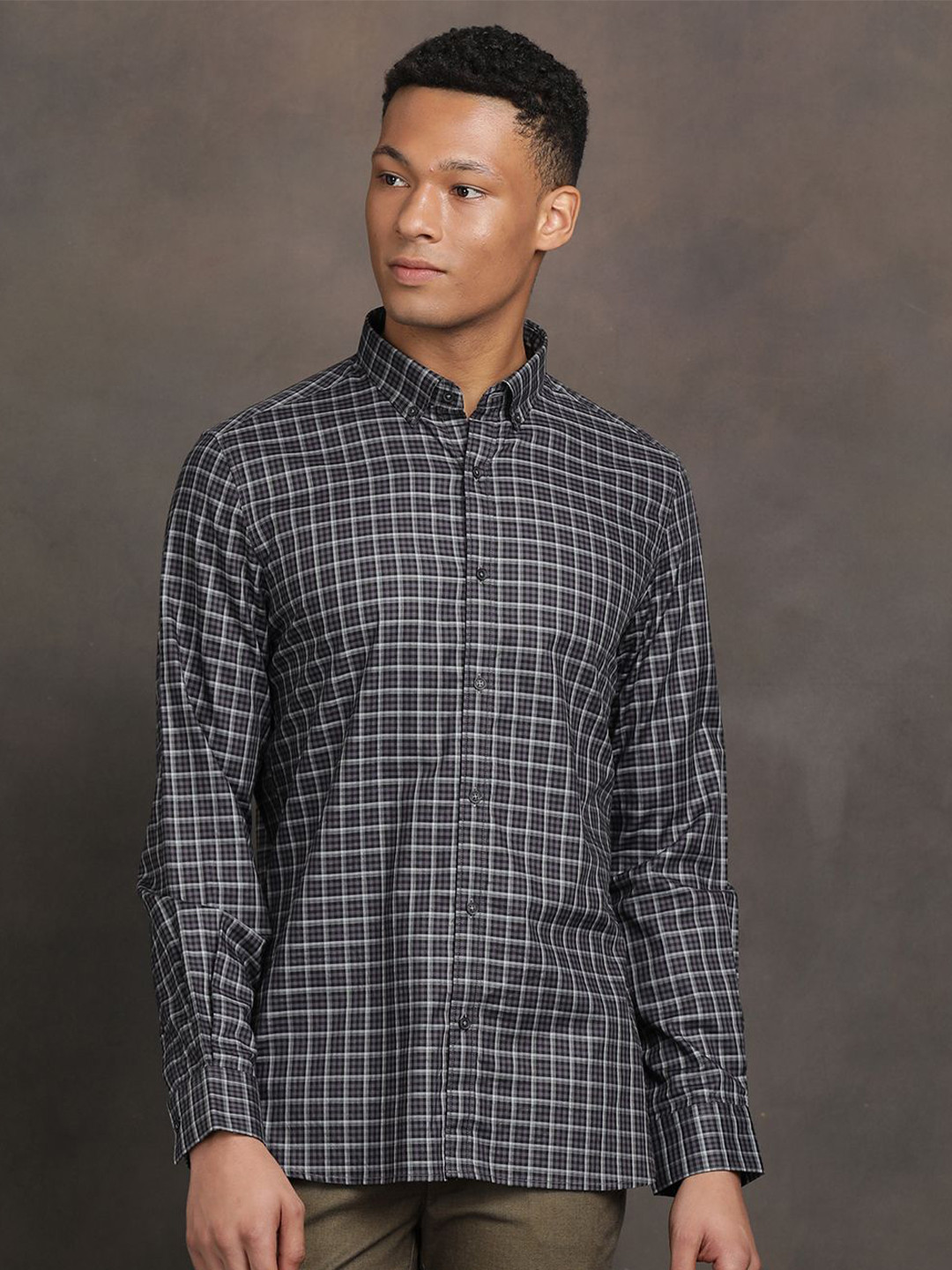 Turtle Slim Fit Checked Pure Cotton Button-Down Collar Casual Shirt