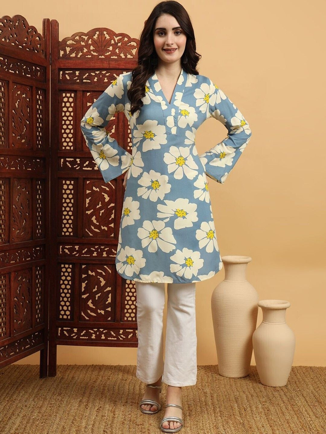 LAKASADAPAPEL Floral Printed V-Neck Kurti