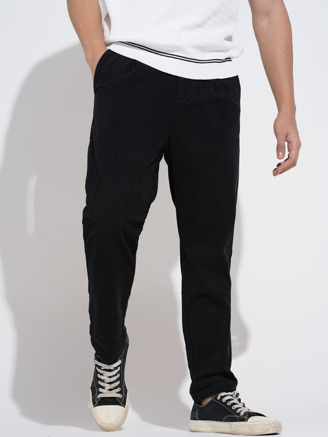SHOWOFF Men Black Tapered Fit Cotton Regular Trousers