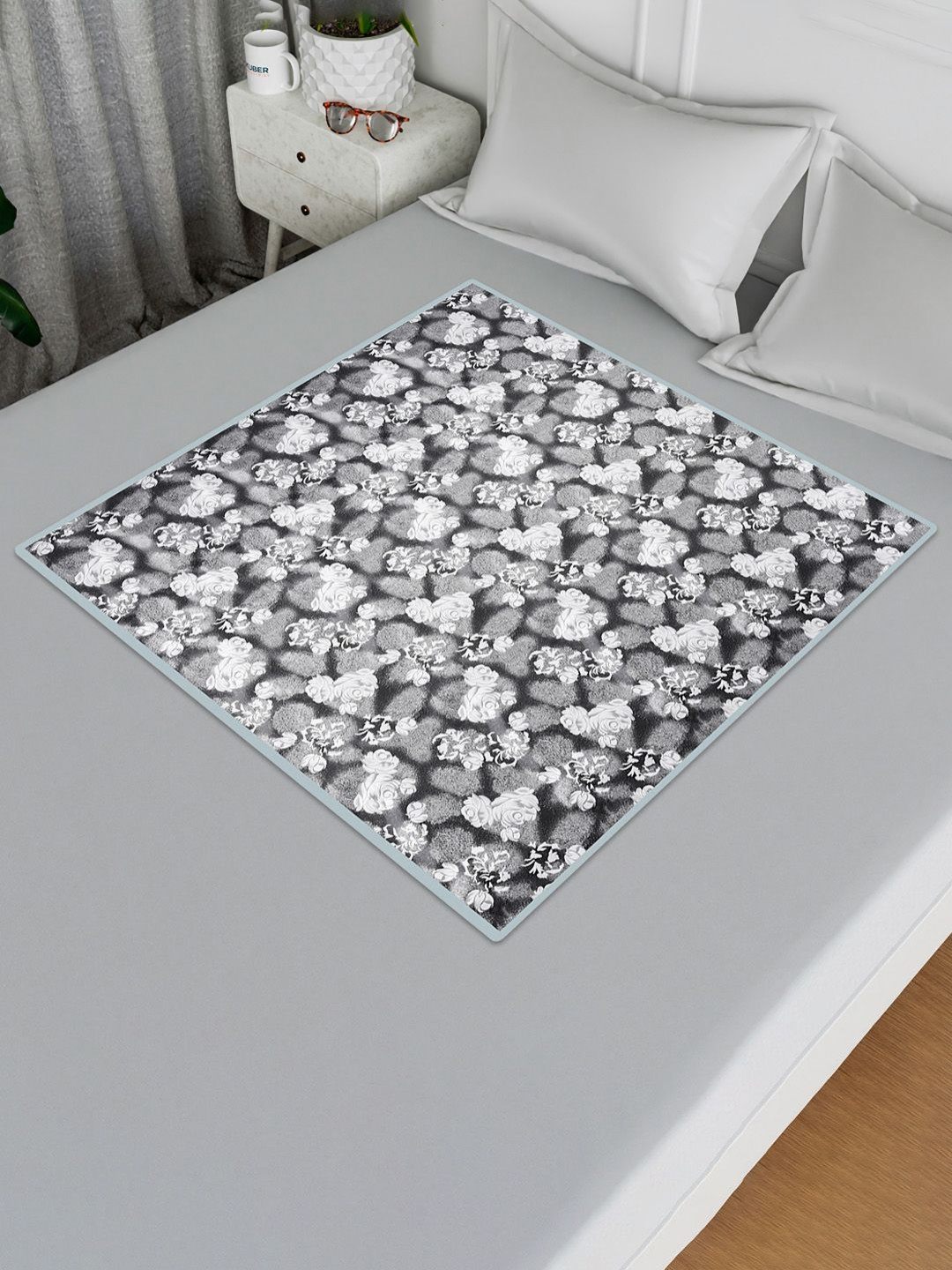 Aura Kids Grey & White Flower Printed Table Square Shape Placemat