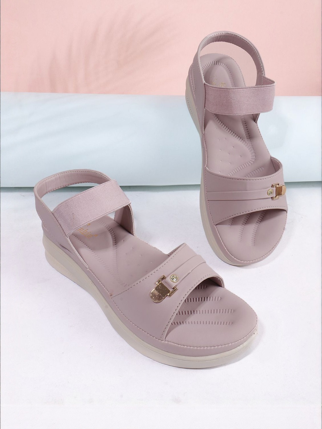 Dollphin Women Lavender Ankle Loop Casual Sandals