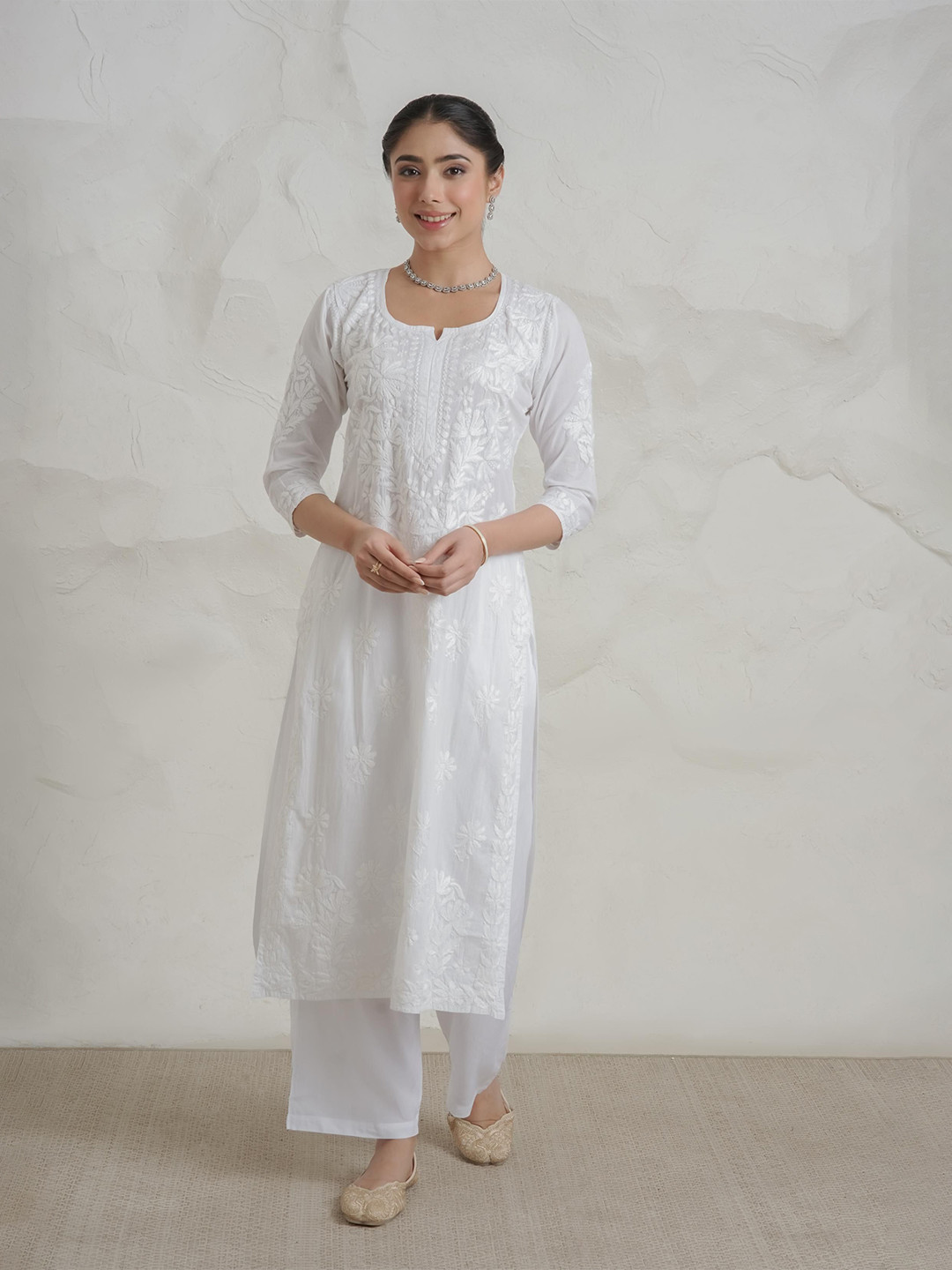 GHARANA INDIA Floral Embroidered Chikankari Organic Cotton Straight Kurta