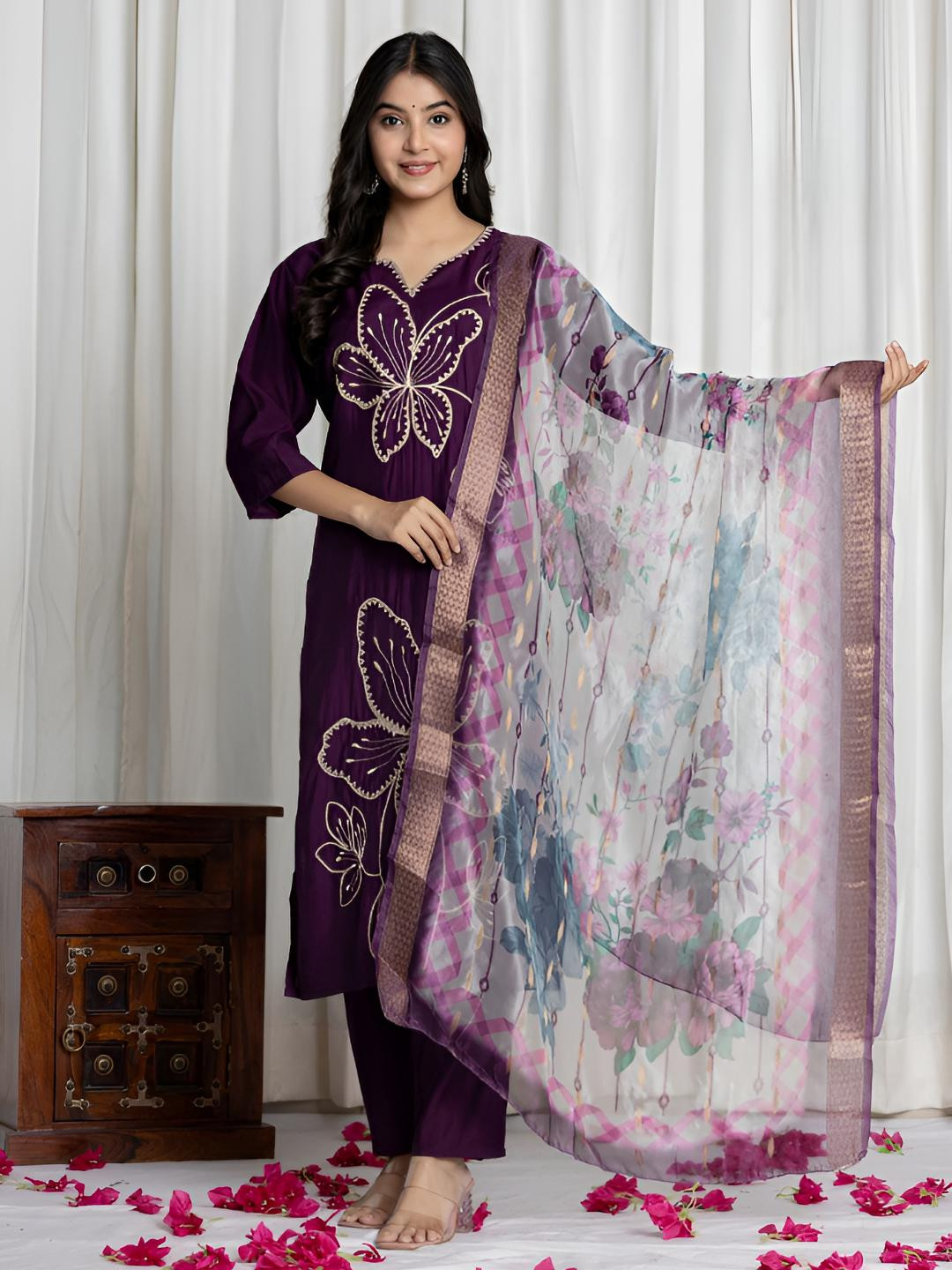 ALLEN WEAVE Floral Embroidered Notch Neck Thread Work Kurta with Trousers & With Dupatta