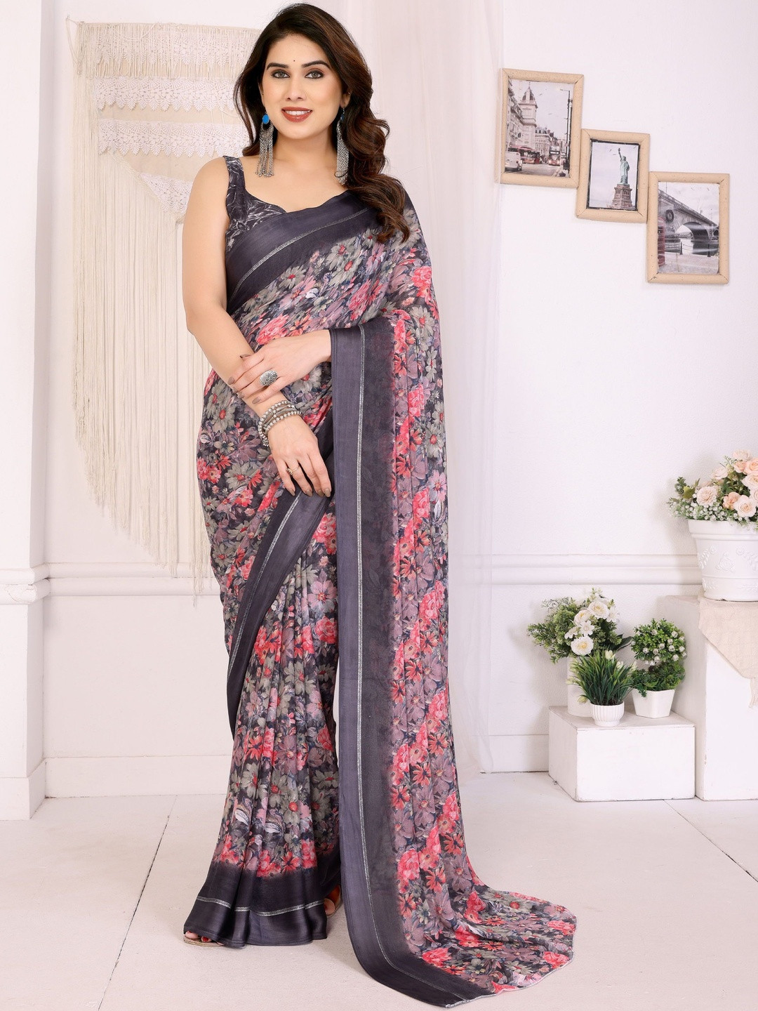 DIVASTRI Women Grey Satin Printed Saree With Unstitched Blouse Piece